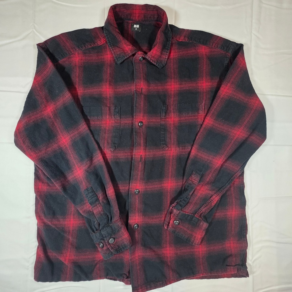 Uniqlo Mens Red Black Plaid Flannel Button Down Shirt Medium
